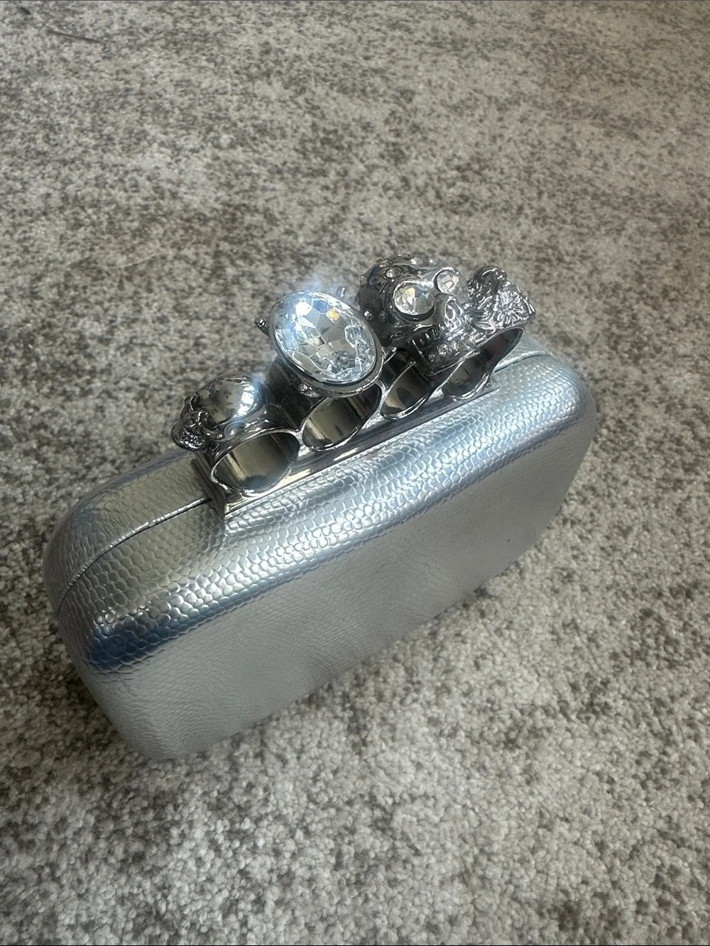 Silver 4 Finger Metallic Textured Clutch/Hand Bag